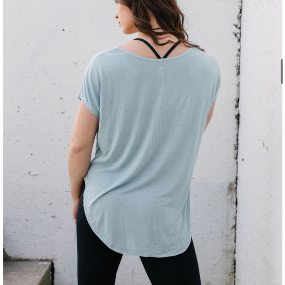 💰SAVVI SM-MD Light Blue Oversized Relaxed Boxy Curved Hi Low Hem TIDES Top - Picture 2 of 13